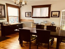 breakfast room 